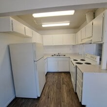 147 Westminster Way in Henderson, NV - Building Photo - Building Photo