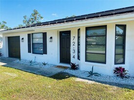 7234 Maguire Ln in Englewood, FL - Building Photo