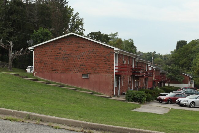 601-609 Main St in Charlestown, IN - Foto de edificio - Building Photo
