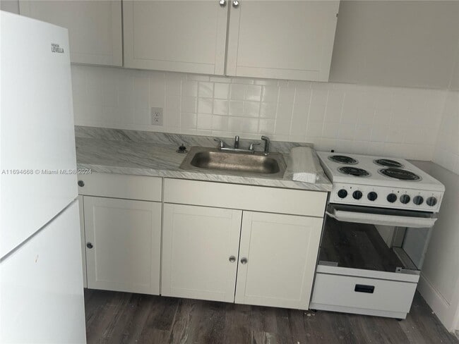 8201 Abbott Ave-Unit -1 in Miami Beach, FL - Building Photo - Building Photo