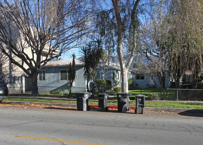 418 S Verdugo Dr in Burbank, CA - Foto de edificio - Building Photo