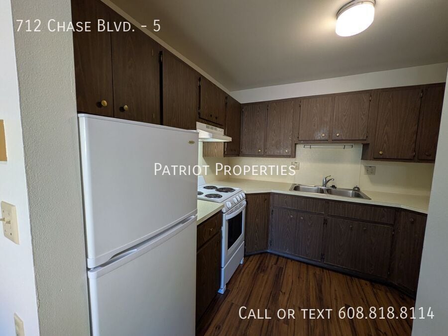 712 Chase Blvd in Sun Prairie, WI - Foto de edificio