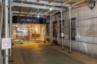 350 W 55th St in New York, NY - Foto de edificio - Building Photo