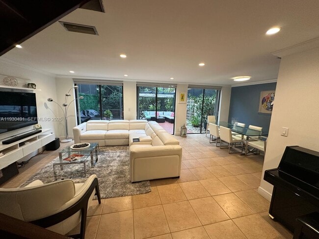 9805 Costa Del Sol Blvd in Doral, FL - Building Photo - Building Photo