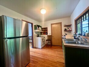 819 1/2 Carney Ave in Mankato, MN - Building Photo - Building Photo