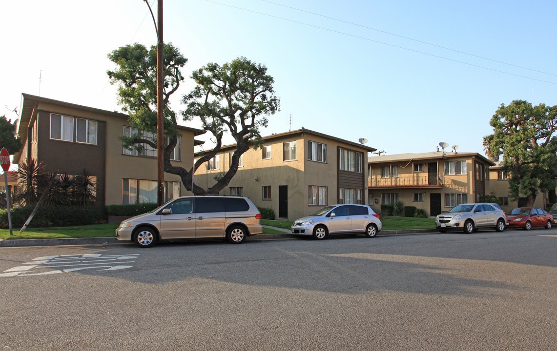 10825-10841 Saint James Ave in South Gate, CA - Foto de edificio