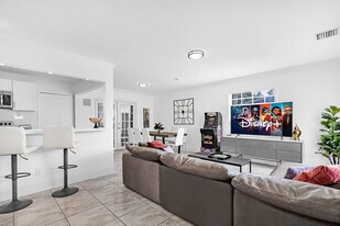 18715 NW 10th Ct in Miami, FL - Building Photo