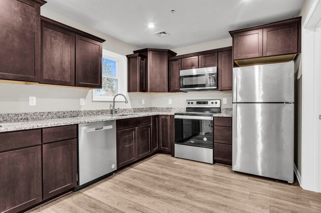 648 N College St in Carlisle, PA - Building Photo - Building Photo