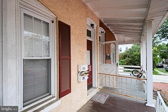 316 Lincoln Ave in Phoenixville, PA - Foto de edificio - Building Photo