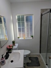 19055 Friar St in Tarzana, CA - Building Photo - Building Photo