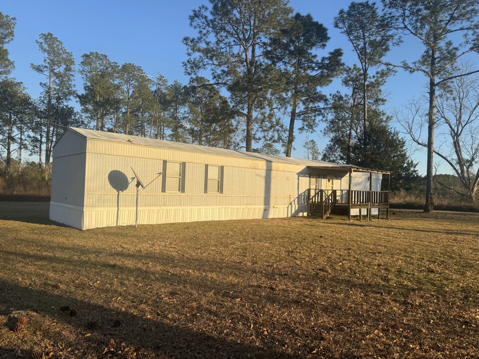 126 Donnis McWilliams Rd in Deridder, LA - Building Photo