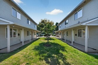 470-470 W Gloucester St in Gladstone, OR - Building Photo - Building Photo