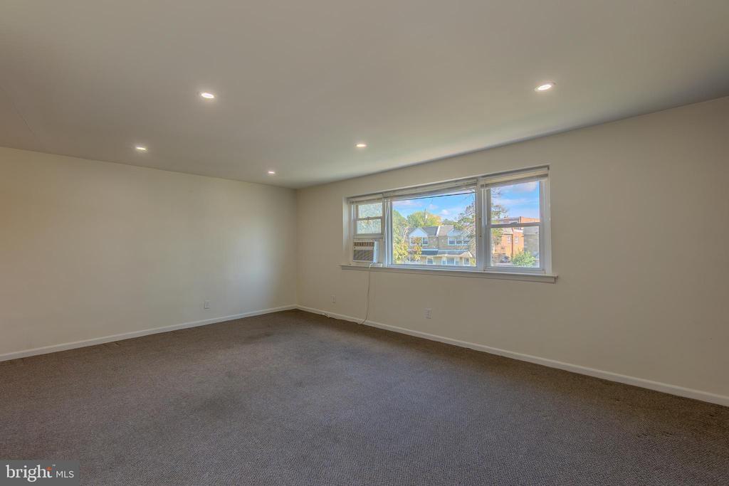 8124 Langdon St in Philadelphia, PA - Building Photo