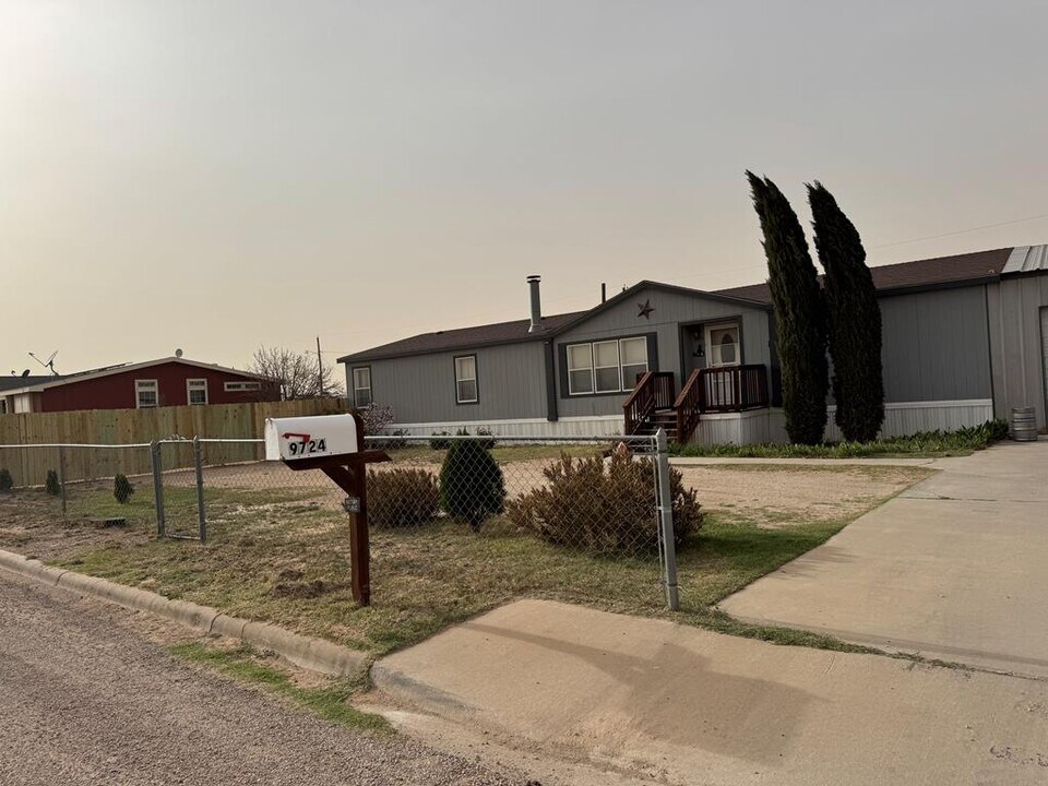 9724 W 3rd St in Odessa, TX - Building Photo