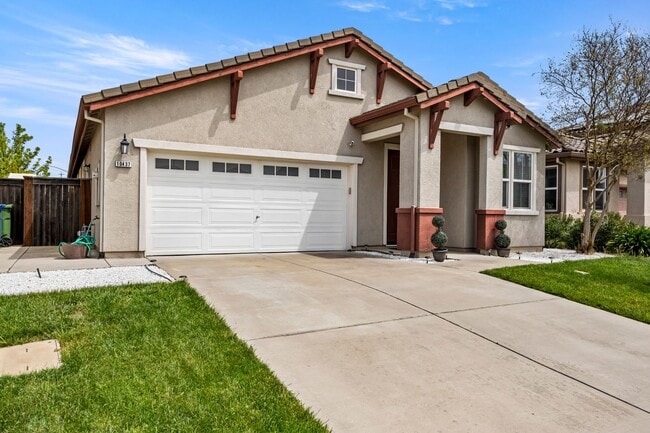 10437 Fossil Way in Elk Grove, CA - Building Photo - Building Photo