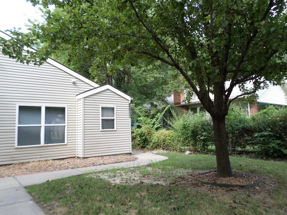 1120 Pierre St in Manhattan, KS - Foto de edificio