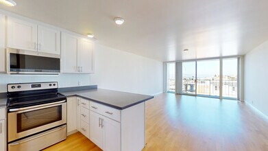 653 Kansas St in San Francisco, CA - Building Photo - Building Photo
