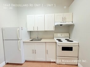 1648 Drouillard Rd in Windsor, ON - Building Photo - Building Photo