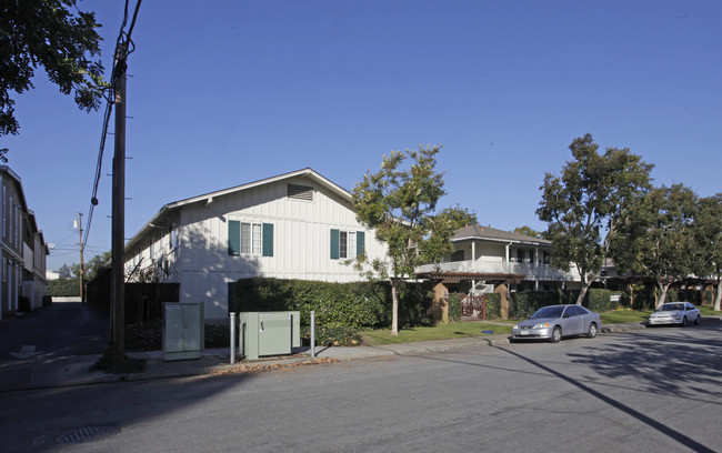 Casa Monterey Apartments in Sunnyvale, CA - Building Photo - Building Photo