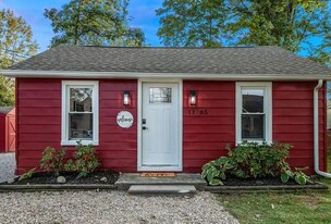 11765 Patterson Lake Dr in Pinckney, MI - Building Photo