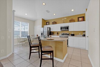 8190 Fan Palm Way-Unit -ID1246675P in Kissimmee, FL - Foto de edificio - Building Photo