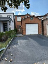 16 Tinti Pl in Vaughan, ON - Building Photo - Building Photo