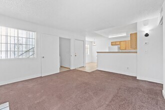 2685 Jennydiane Dr in Las Vegas, NV - Foto de edificio - Building Photo