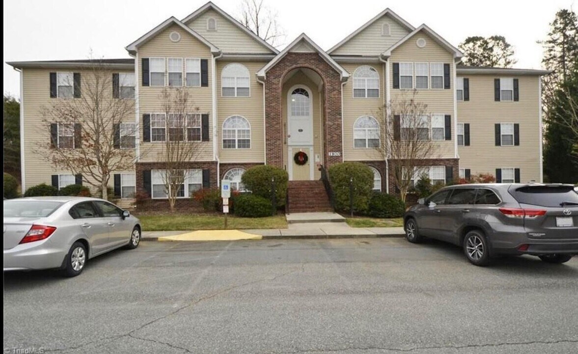 434 Ivy Glen Dr in Winston-Salem, NC - Foto de edificio