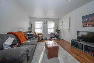 1737 W Montgomery Ave, Unit 1 in Philadelphia, PA - Building Photo