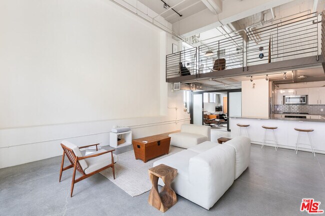 1130 Flower St in Los Angeles, CA - Building Photo - Building Photo