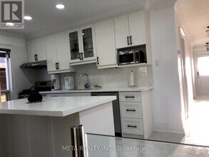 533 Westmount Ave in Toronto, ON - Building Photo - Building Photo