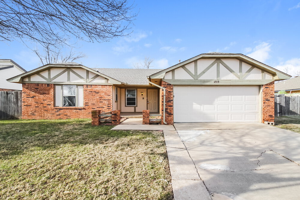 1519 Hollow Oak St in Moore, OK - Building Photo