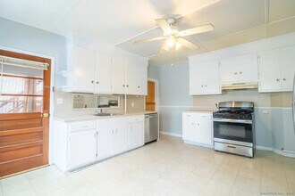 62 Montauk Ave in New London, CT - Building Photo - Building Photo