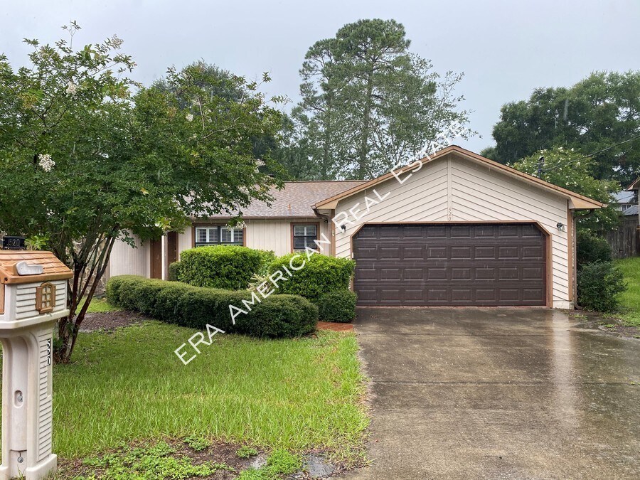 520 Kumquat Ave in Niceville, FL - Building Photo
