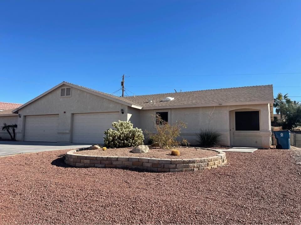 3320 Tomahawk Dr in Lake Havasu City, AZ - Building Photo