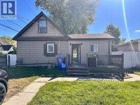 3941 Ontario St in Windsor, ON - Building Photo