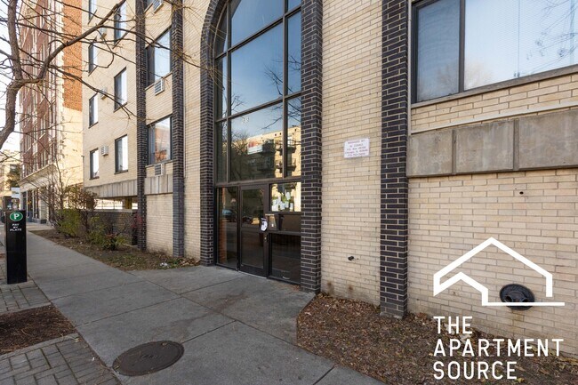 1525 W Morse Ave, Unit 205 in Chicago, IL - Building Photo - Building Photo