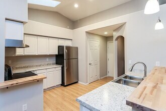 1136 N Cottonwood Ct in Gilbert, AZ - Building Photo - Building Photo