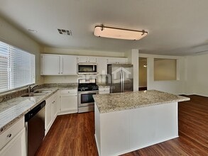 575 Beresford Ave in Las Vegas, NV - Building Photo - Building Photo