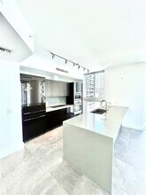 1080 Brickell Ave, Unit 2508 in Miami, FL - Foto de edificio - Building Photo