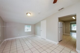 5740 Douglas St in Hollywood, FL - Building Photo - Building Photo