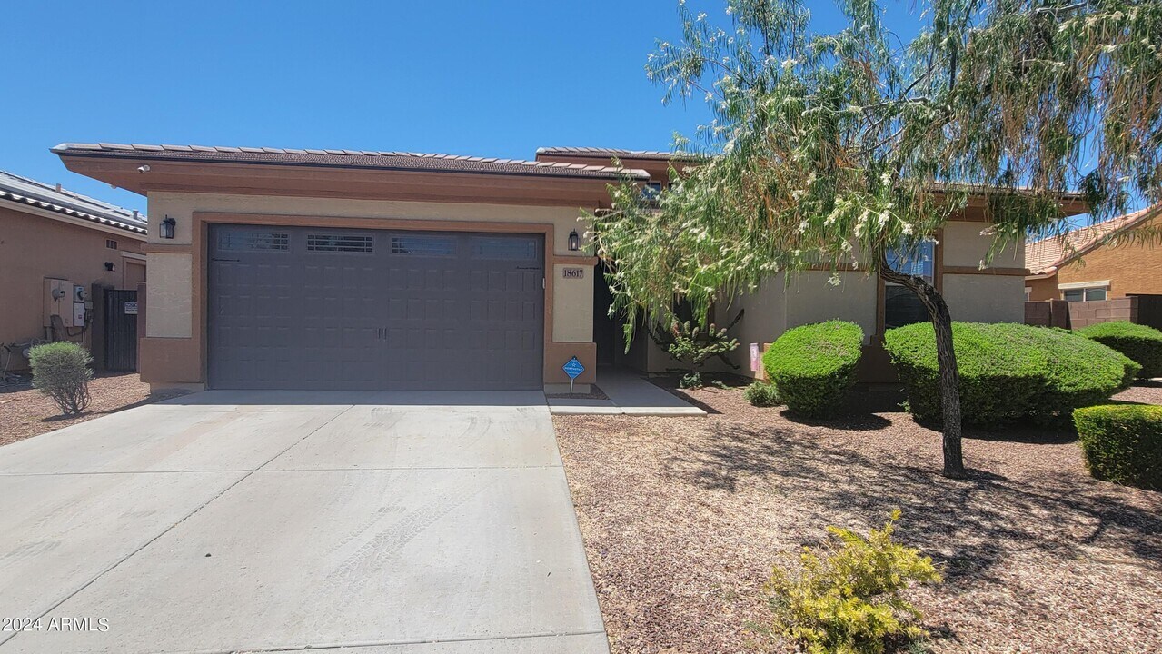 18617 W Williams St in Goodyear, AZ - Building Photo