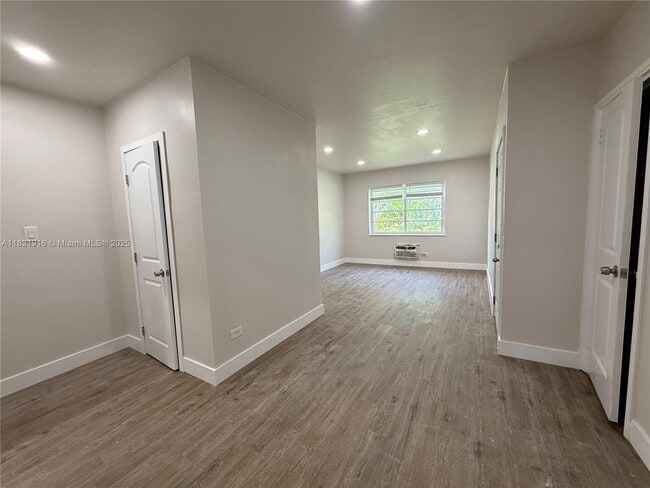 1537 Jefferson Ave in Miami Beach, FL - Building Photo - Building Photo