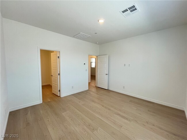 600 Carriage Hill Dr in Las Vegas, NV - Foto de edificio - Building Photo