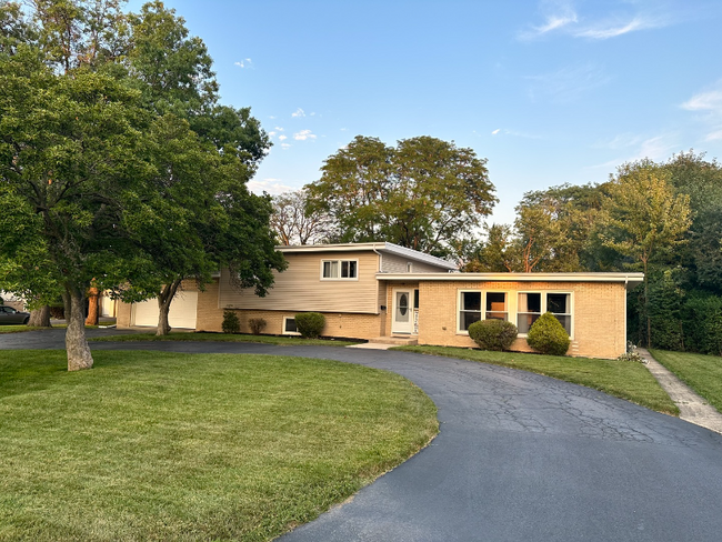 property at 104 Graymoor Ln