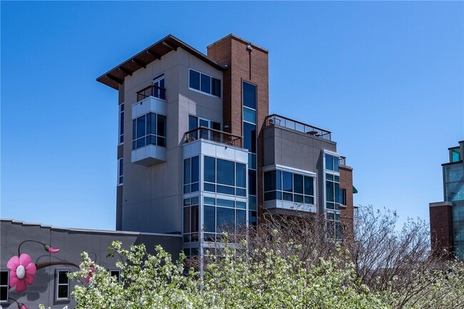 property at 5 W Mountain St