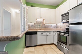 3060 Pharr Ct N Northwest in Atlanta, GA - Building Photo - Building Photo