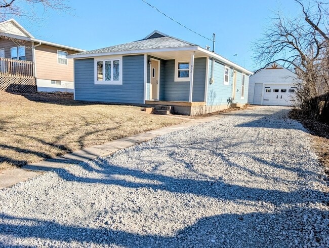 property at 906 S 1st St