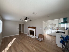 711 E Ave K4 in Lancaster, CA - Building Photo - Building Photo