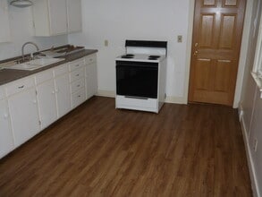 611 N Water St, Unit #4 in Sparta, WI - Building Photo - Building Photo